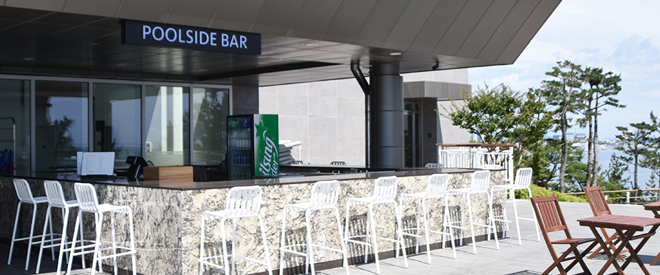 롯데리조트속초 - 인피니티풀 - INFINITY POOL BAR - 간식을 즐기며 휴식을 취할 수 있는 공간, 맥주 및 BBQ 메뉴를 판매