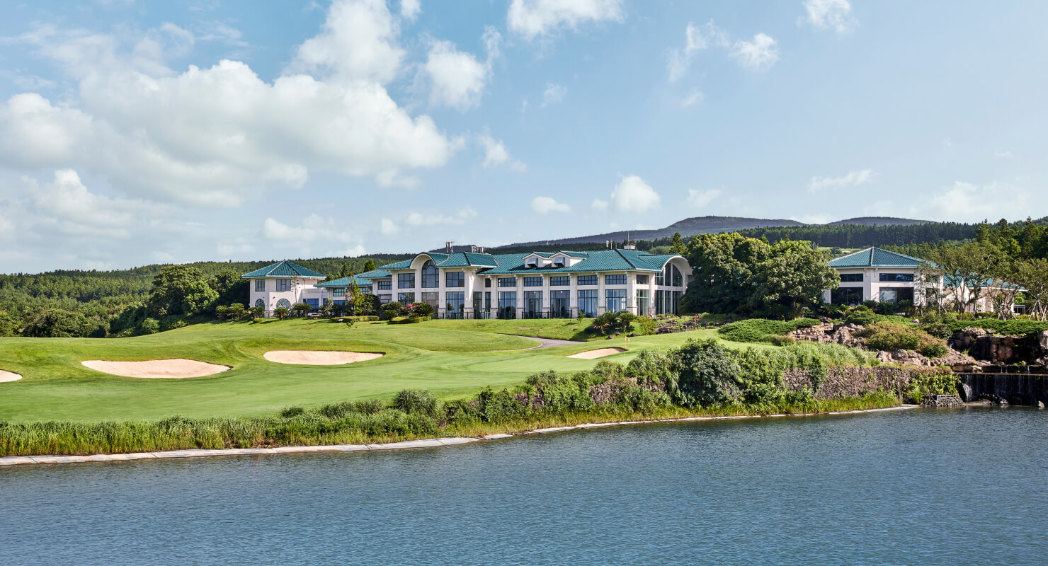 LOTTE SKYHILL CC JEJU The finest country club on JEJU Island, featuring the beautiful nature of JEJU